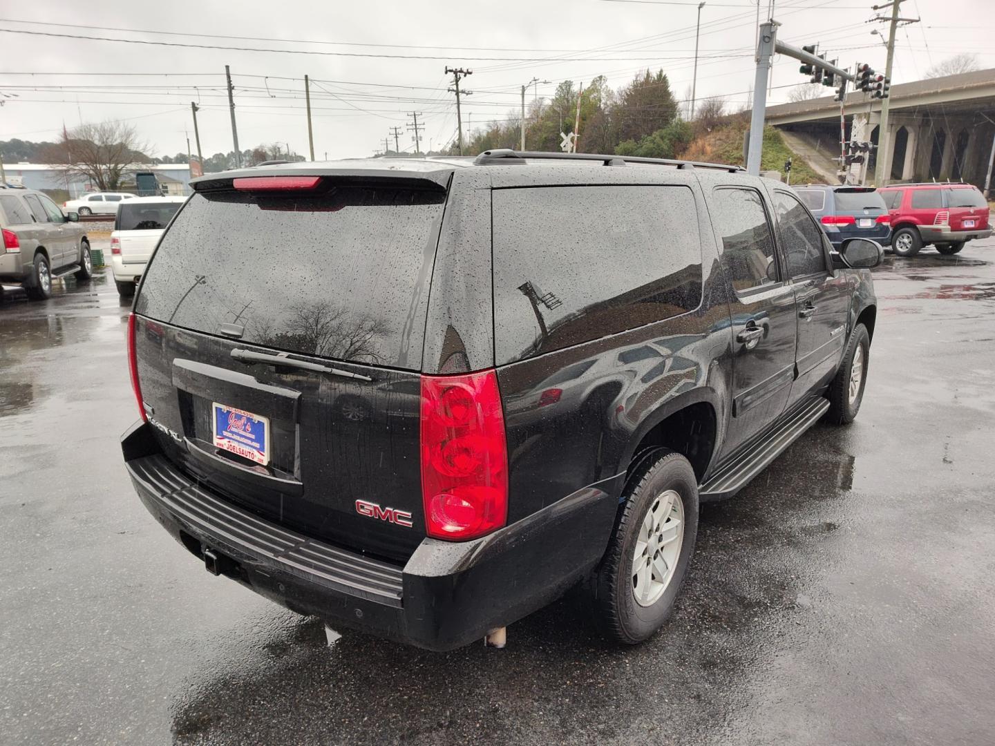 2007 Black GMC Yukon XL (1GKFK16337J) , located at 5700 Curlew Drive, Norfolk, VA, 23502, (757) 455-6330, 36.841885, -76.209412 - Photo#16